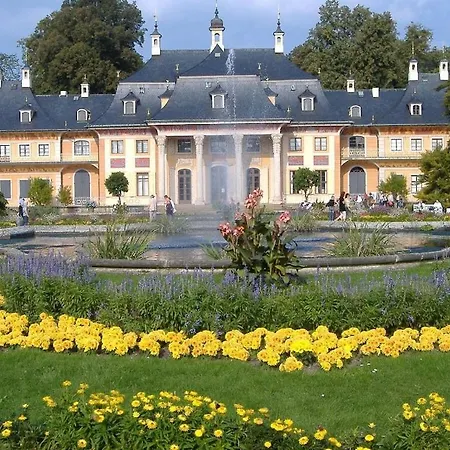 In With Swimming Pool بيت للعطل *