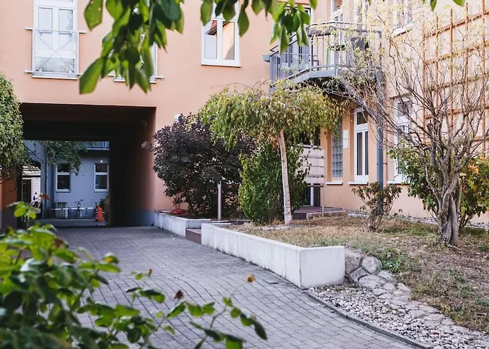 بيت للعطل In With Swimming Pool دريسدن