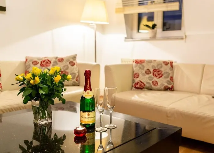 بيت للعطل In With Swimming Pool