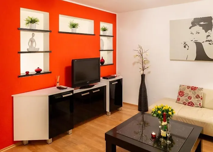 بيت للعطل In With Swimming Pool