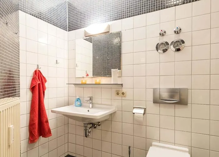 بيت للعطل In With Swimming Pool *